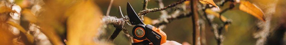 Praktikus Fiskars metszőollók a hatékony kertápolásért